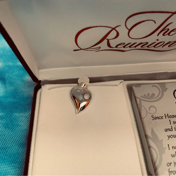 The reunion heart necklace - Picture 4 of 5
